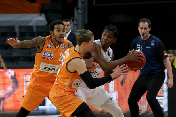 为卫冕补腰 为卫冕补腰