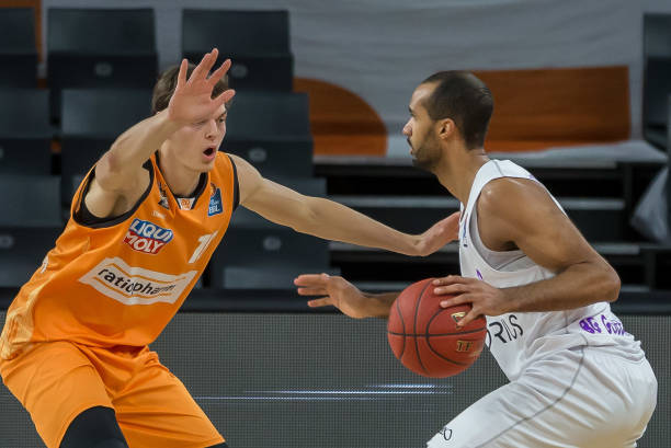 在对阵阿森 在对阵阿森