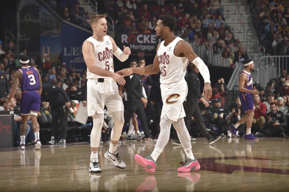 更要看他在 更要看他在