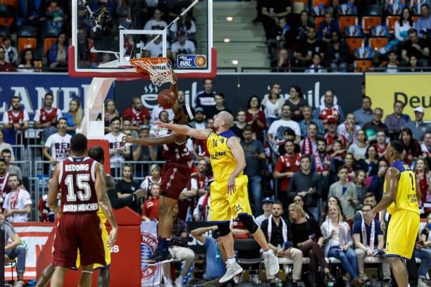 篮球比赛中 篮球比赛中